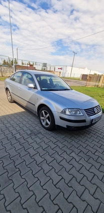 Volkswagen Passat cena 22000 przebieg: 268300, rok produkcji 2001 z Wrocław małe 704